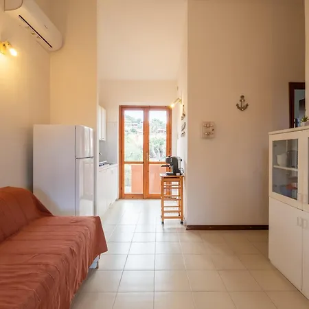 5 Minuti A Piedi Dal Mare- Con Veranda アパート *