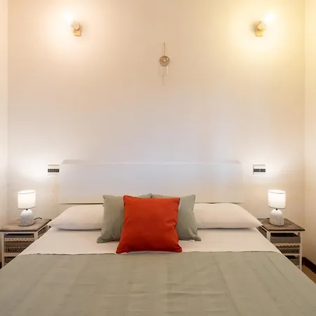 5 Minuti A Piedi Dal Mare- Con Veranda モンテ・ナイ