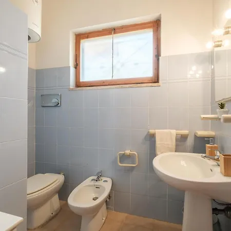 5 Minuti A Piedi Dal Mare- Con Veranda * モンテ・ナイ